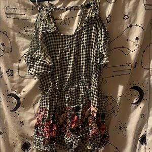 Gingham print romper w/ floral pattern